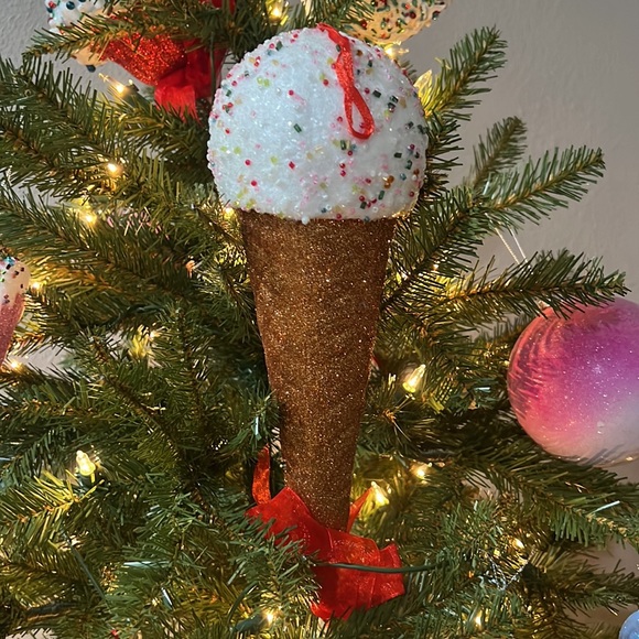 Set of Sweet Tree Tops Christmas Ornaments - Picture 4 of 8